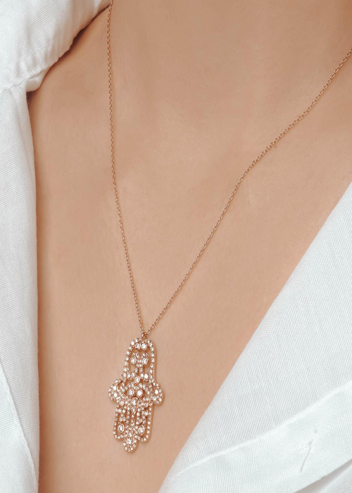 سلاسل وتعاليق